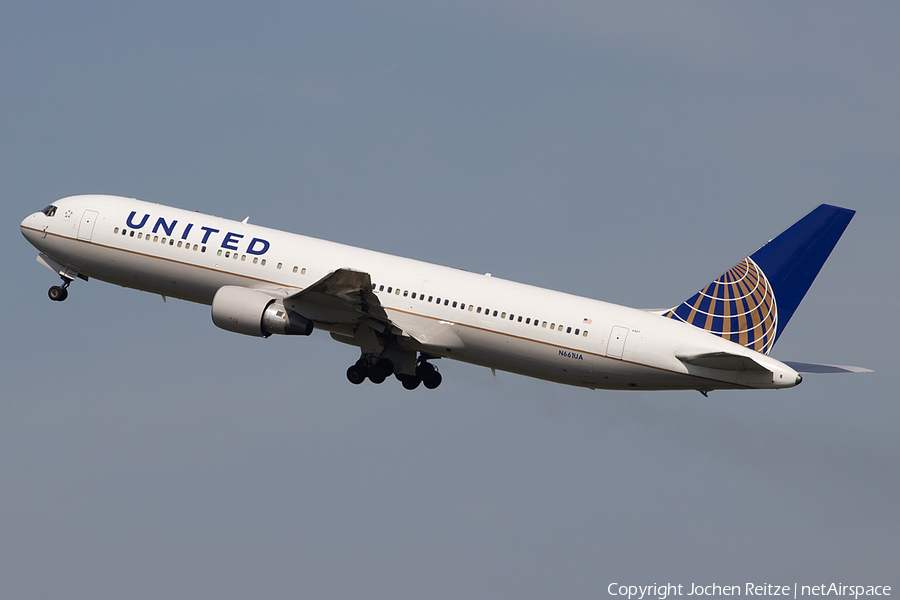 United Airlines Boeing 767-322(ER) (N661UA) | Photo 54489