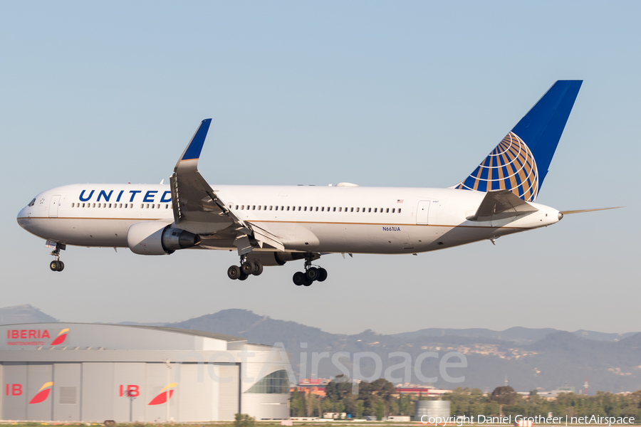 United Airlines Boeing 767-322(ER) (N661UA) | Photo 155136