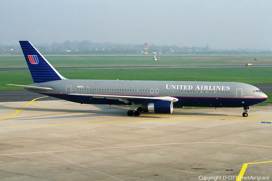 United Airlines Boeing 767-322(ER) (N661UA) | Photo 182034