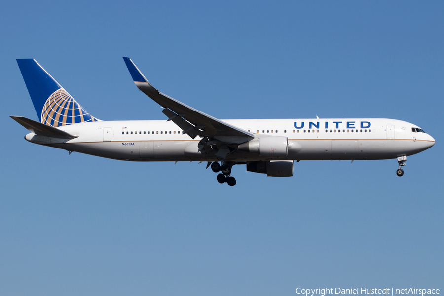 United Airlines Boeing 767-322(ER) (N661UA) | Photo 506927