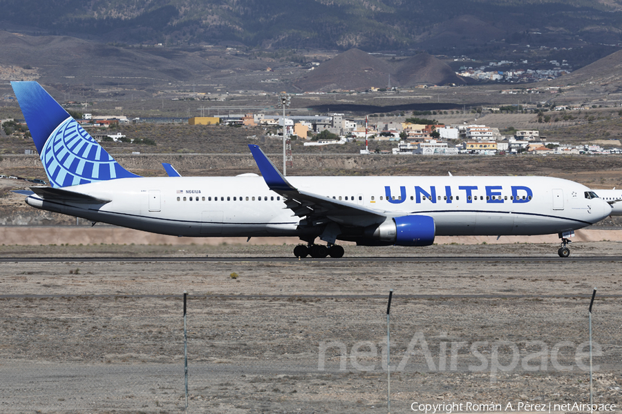 United Airlines Boeing 767-322(ER) (N661UA) | Photo 658344