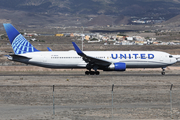 United Airlines Boeing 767-322(ER) (N661UA) at  Tenerife Sur - Reina Sofia, Spain