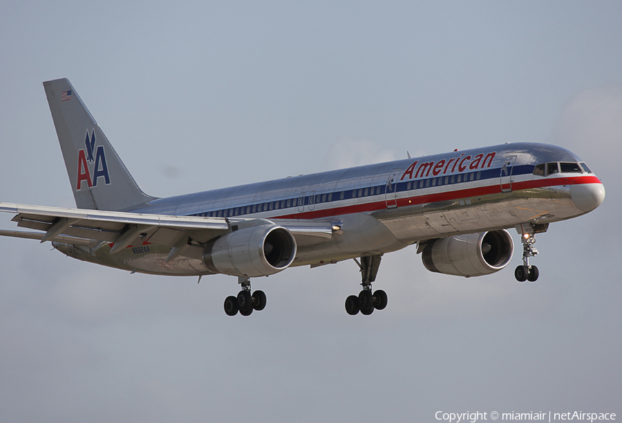 American Airlines Boeing 757-223 (N662AA) | Photo 30227