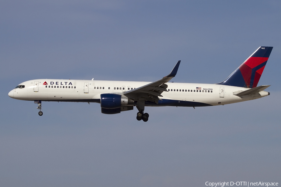 Delta Air Lines Boeing 757-232 (N662DN) | Photo 425486