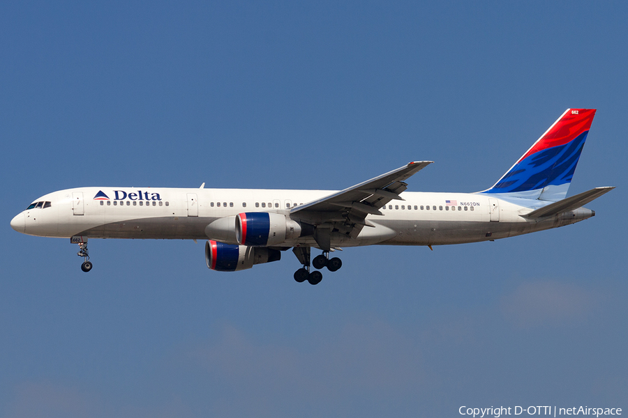 Delta Air Lines Boeing 757-232 (N662DN) | Photo 181718