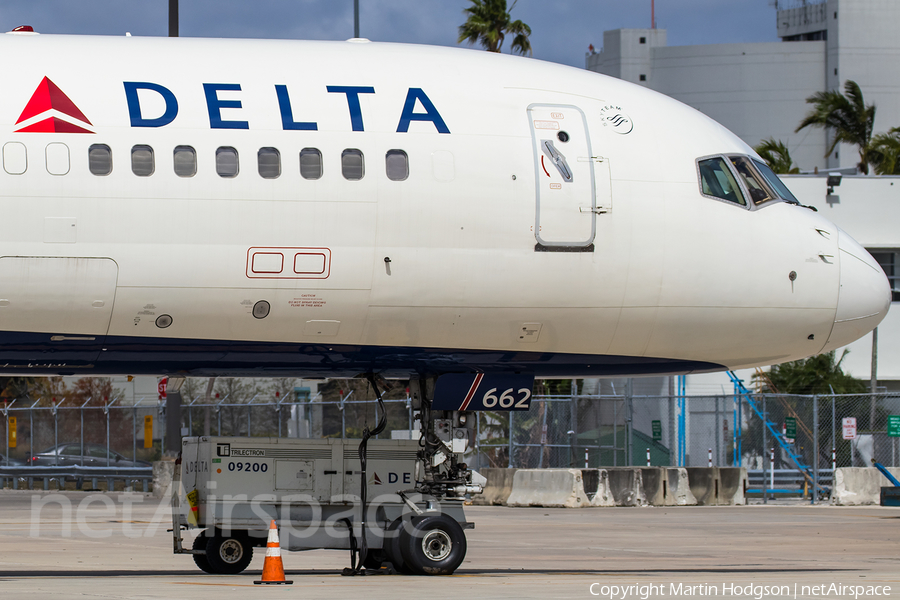Delta Air Lines Boeing 757-232 (N662DN) | Photo 227533