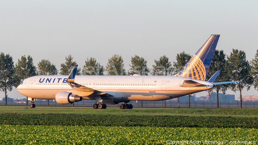 United Airlines Boeing 767-322(ER) (N662UA) | Photo 287256