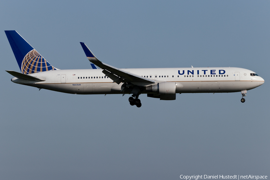 United Airlines Boeing 767-322(ER) (N662UA) | Photo 426128