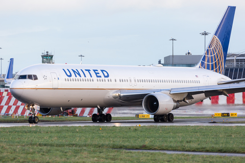 United Airlines Boeing 767-322(ER) (N662UA) at  Dublin, Ireland