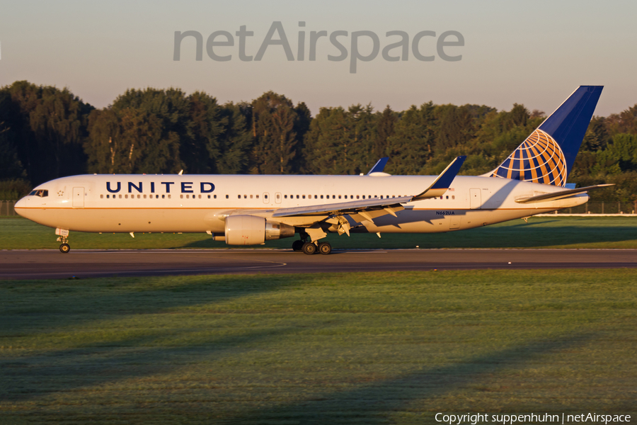 United Airlines Boeing 767-322(ER) (N662UA) | Photo 122150