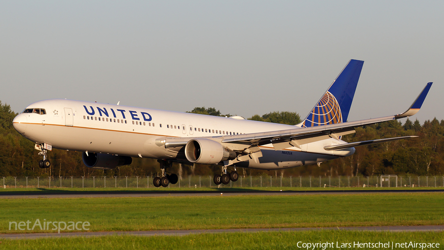 United Airlines Boeing 767-322(ER) (N662UA) | Photo 123713