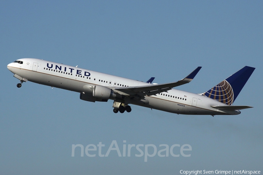 United Airlines Boeing 767-322(ER) (N662UA) | Photo 123918