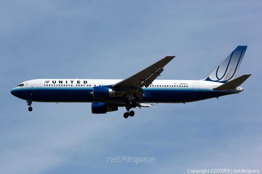 United Airlines Boeing 767-322(ER) (N662UA) | Photo 24660