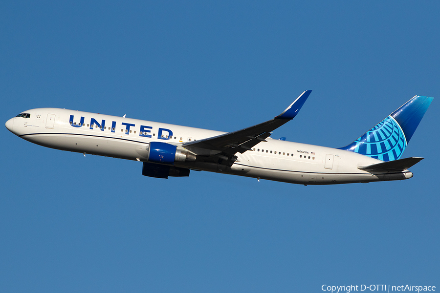 United Airlines Boeing 767-322(ER) (N662UA) | Photo 614649