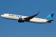 United Airlines Boeing 767-322(ER) (N662UA) at  London - Heathrow, United Kingdom