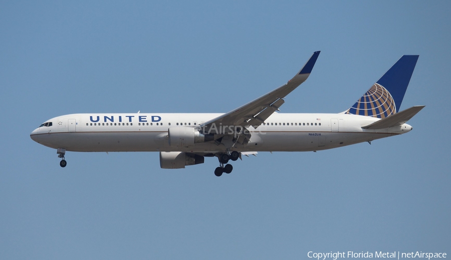 United Airlines Boeing 767-322(ER) (N662UA) | Photo 351231