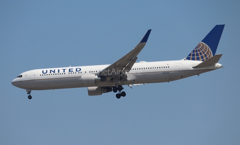 United Airlines Boeing 767-322(ER) (N662UA) at  Chicago - O'Hare International, United States