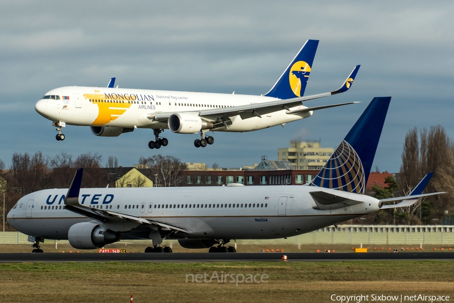 United Airlines Boeing 767-322(ER) (N662UA) | Photo 287860