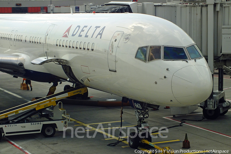 Delta Air Lines Boeing 757-232 (N663DN) | Photo 53674