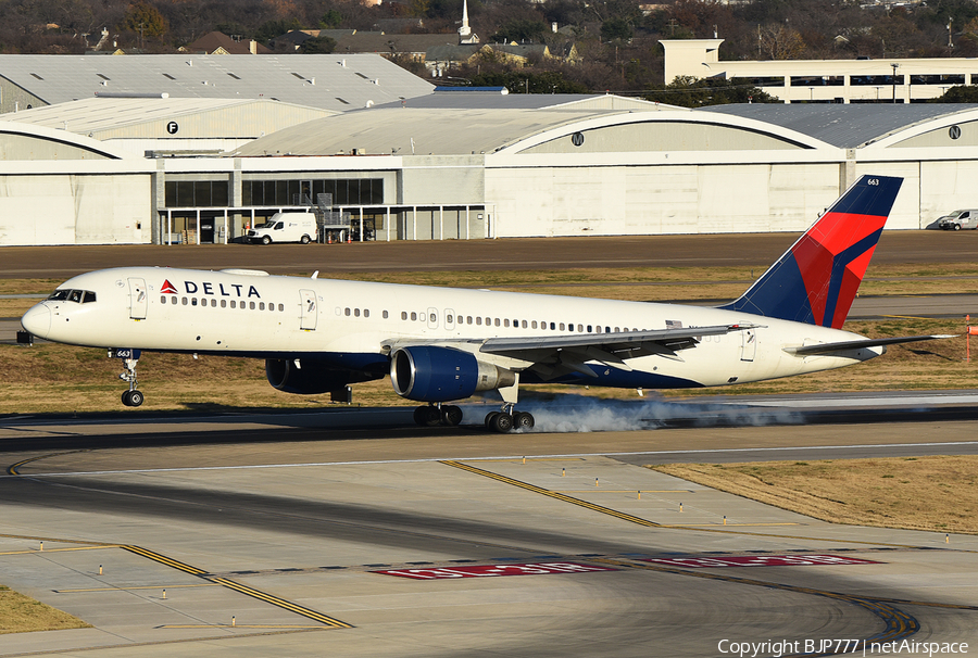 Delta Air Lines Boeing 757-232 (N663DN) | Photo 486004