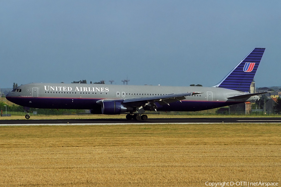 United Airlines Boeing 767-322(ER) (N663UA) | Photo 360379