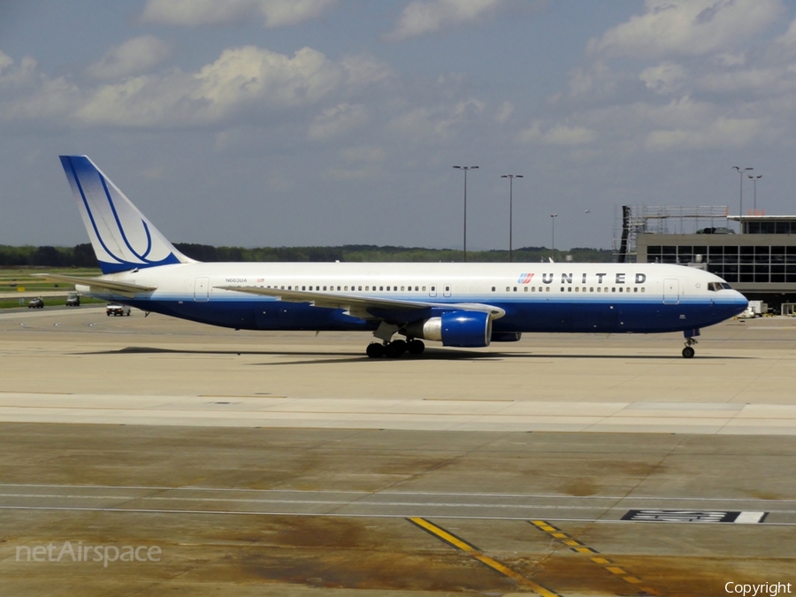 United Airlines Boeing 767-322(ER) (N663UA) | Photo 76834