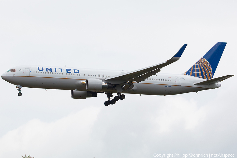 United Airlines Boeing 767-322(ER) (N663UA) | Photo 194054