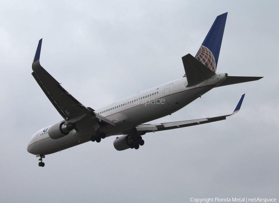 United Airlines Boeing 767-322(ER) (N663UA) | Photo 617849