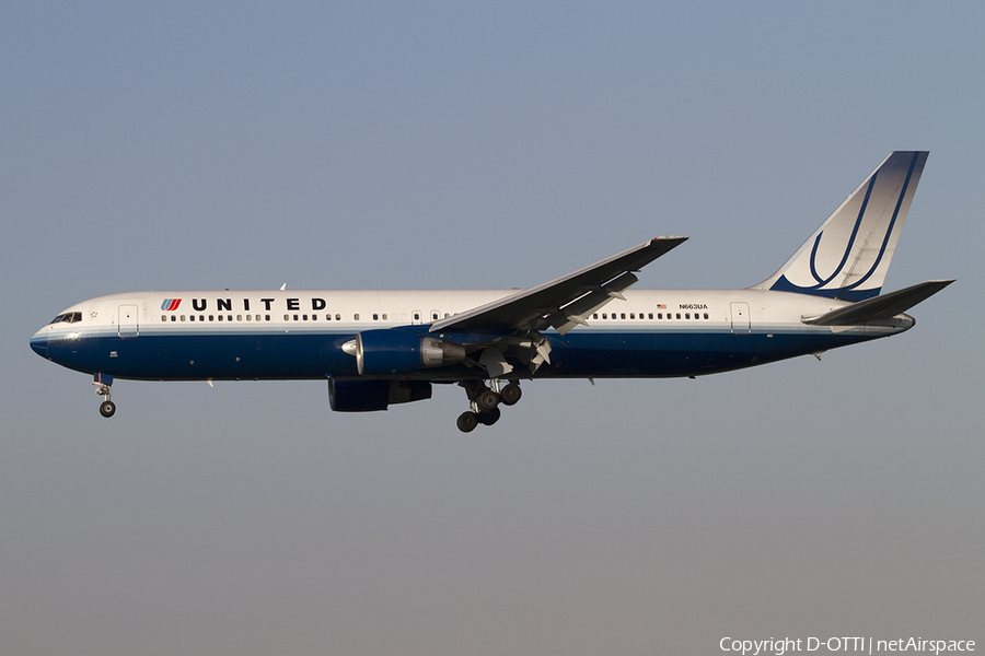 United Airlines Boeing 767-322(ER) (N663UA) | Photo 353479