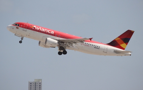 Avianca Airbus A320-214 (N664AV) at  Miami - International, United States