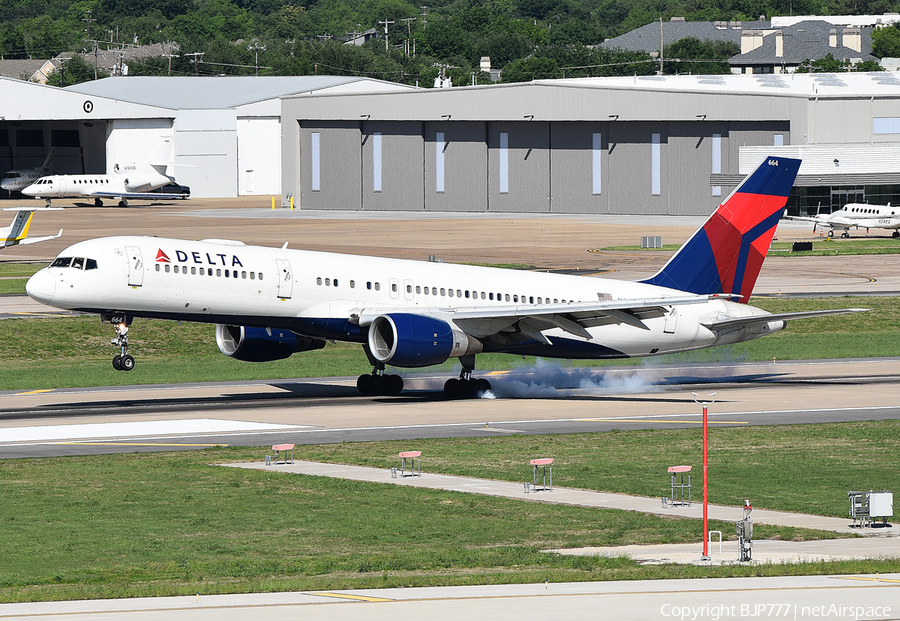 Delta Air Lines Boeing 757-232 (N664DN) | Photo 446368