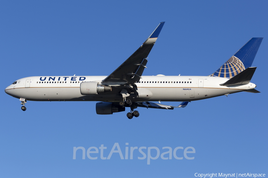 United Airlines Boeing 767-322(ER) (N664UA) | Photo 134566