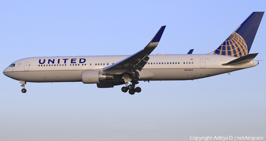 United Airlines Boeing 767-322(ER) (N664UA) | Photo 363563