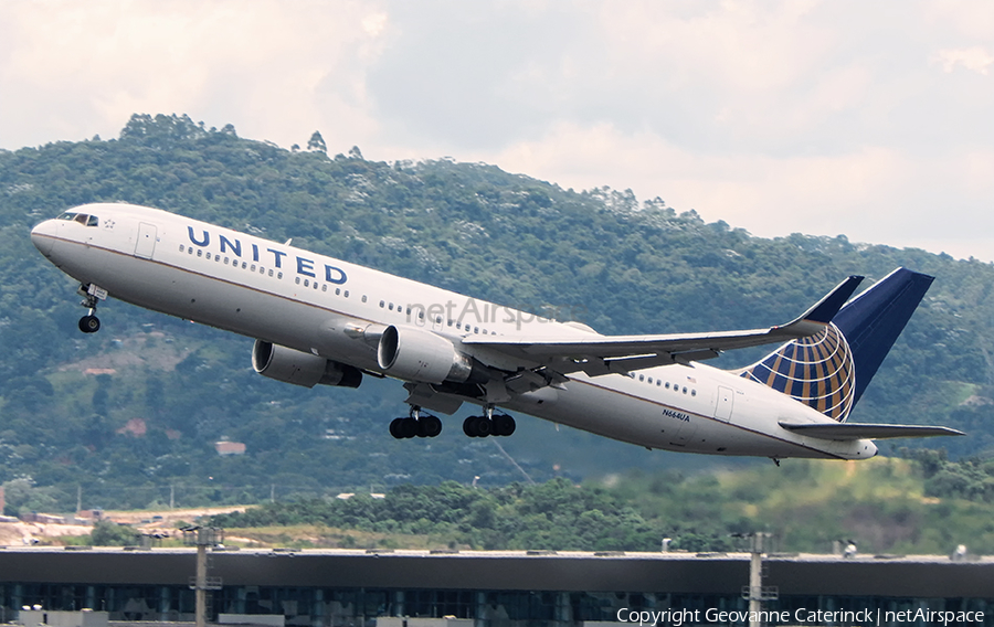 United Airlines Boeing 767-322(ER) (N664UA) | Photo 333747