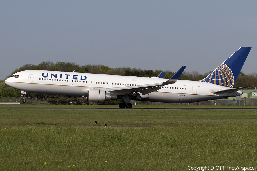 United Airlines Boeing 767-322(ER) (N664UA) | Photo 555681