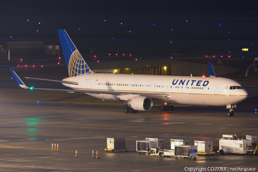 United Airlines Boeing 767-322(ER) (N664UA) | Photo 66747