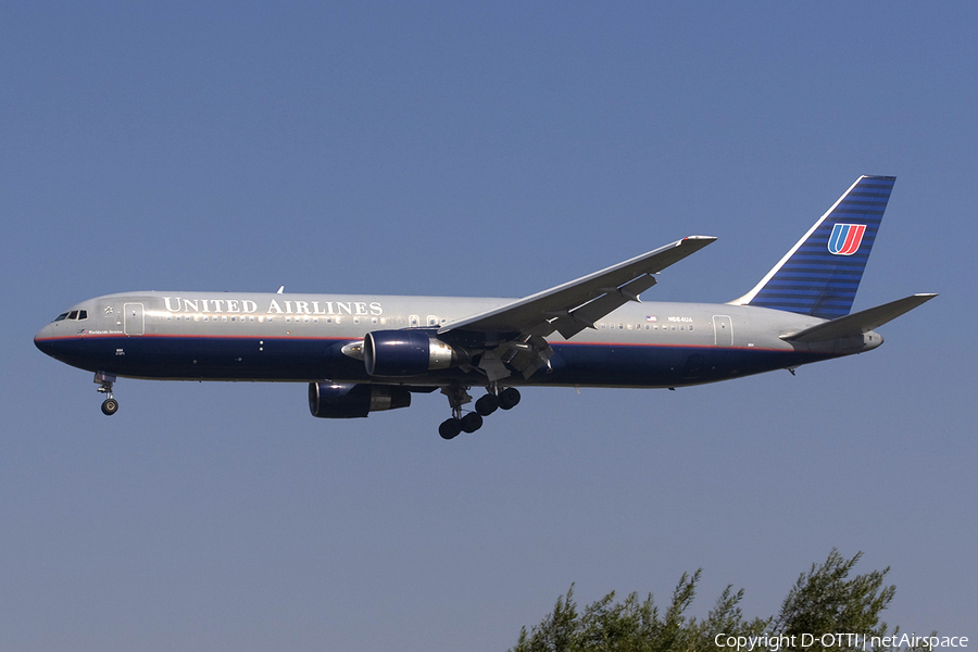 United Airlines Boeing 767-322(ER) (N664UA) | Photo 279435