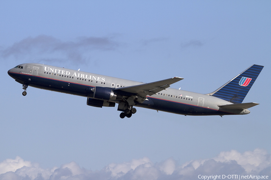 United Airlines Boeing 767-322(ER) (N664UA) | Photo 333351