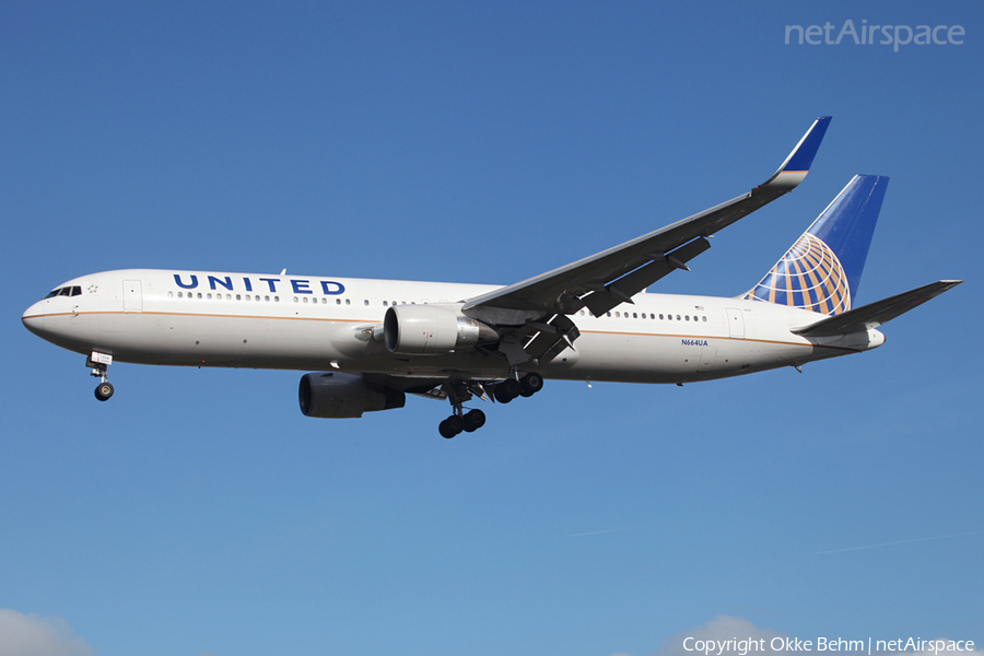 United Airlines Boeing 767-322(ER) (N664UA) | Photo 41614