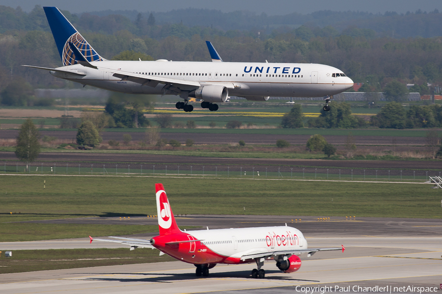 United Airlines Boeing 767-322(ER) (N664UA) | Photo 161019