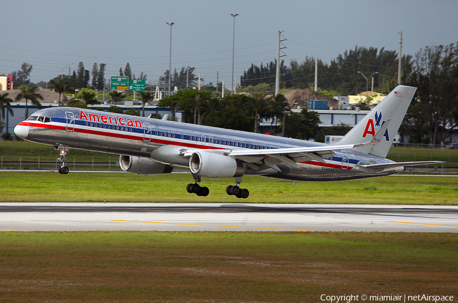 American Airlines Boeing 757-223 (N665AA) | Photo 50111