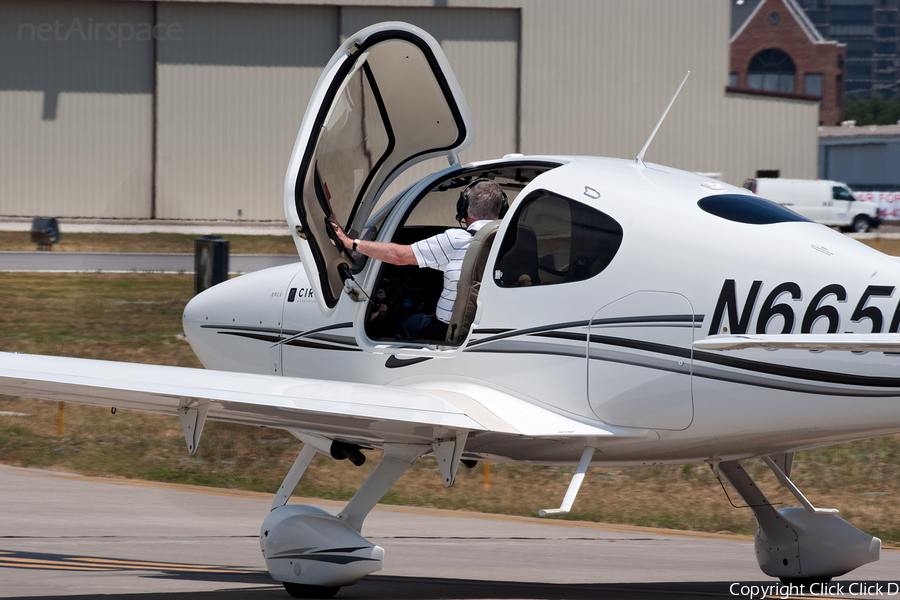 (Private) Cirrus SR22 G3 (N665DM) | Photo 5422