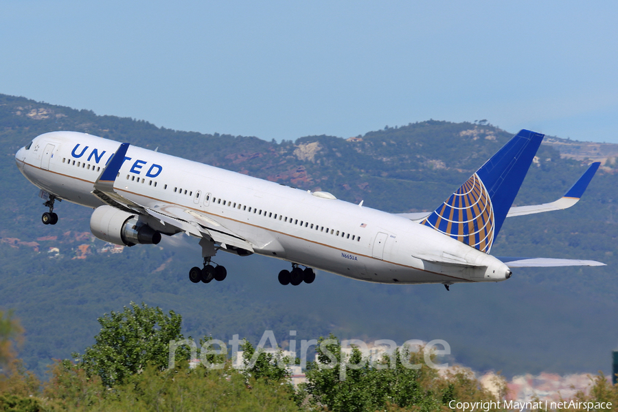 United Airlines Boeing 767-322(ER) (N665UA) | Photo 187474