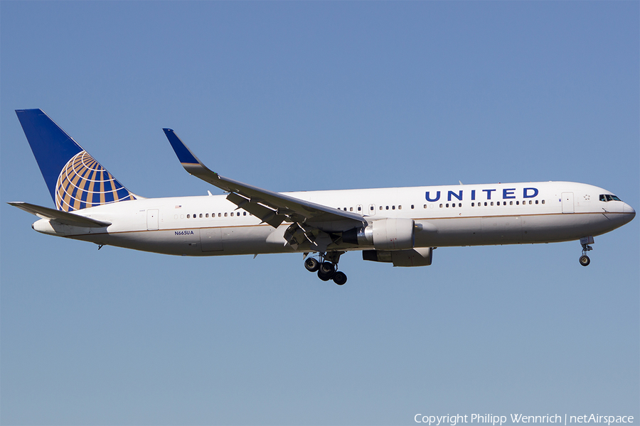 United Airlines Boeing 767-322(ER) (N665UA) | Photo 127961