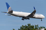 United Airlines Boeing 767-322(ER) (N665UA) at  Newark - Liberty International, United States