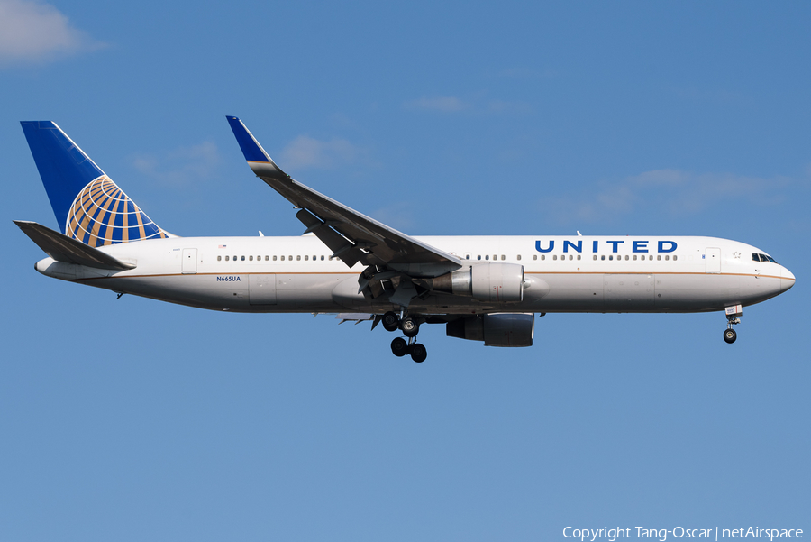 United Airlines Boeing 767-322(ER) (N665UA) | Photo 465653