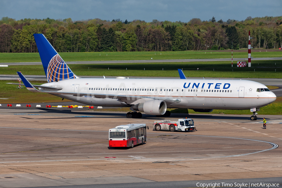 United Airlines Boeing 767-322(ER) (N665UA) | Photo 107115