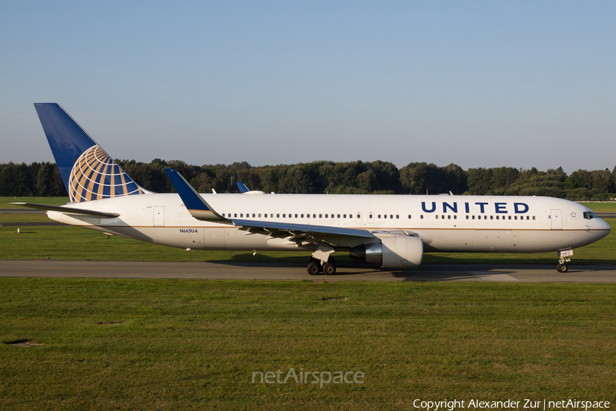 United Airlines Boeing 767-322(ER) (N665UA) | Photo 124870