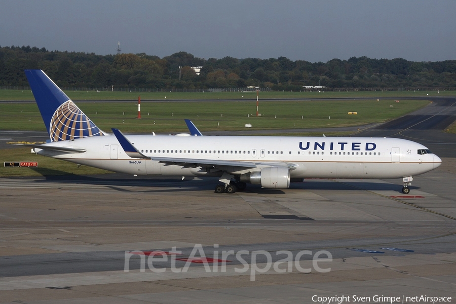 United Airlines Boeing 767-322(ER) (N665UA) | Photo 124969