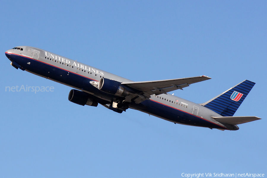 United Airlines Boeing 767-322(ER) (N665UA) | Photo 11053